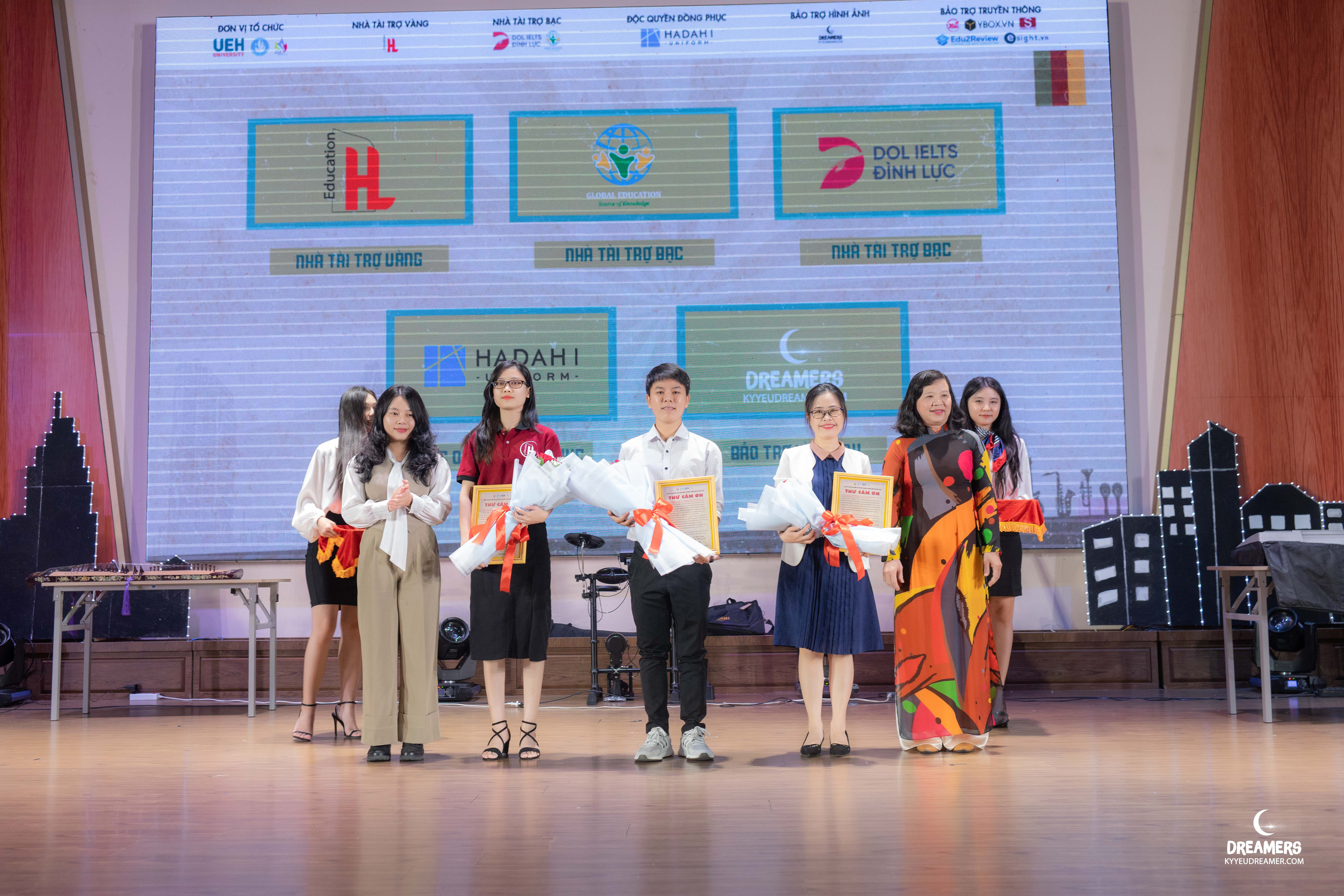 Hoạt động thực tiễn